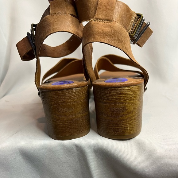 Lucky Brand Platform Brown Leather Sandals - Picture 6 of 8